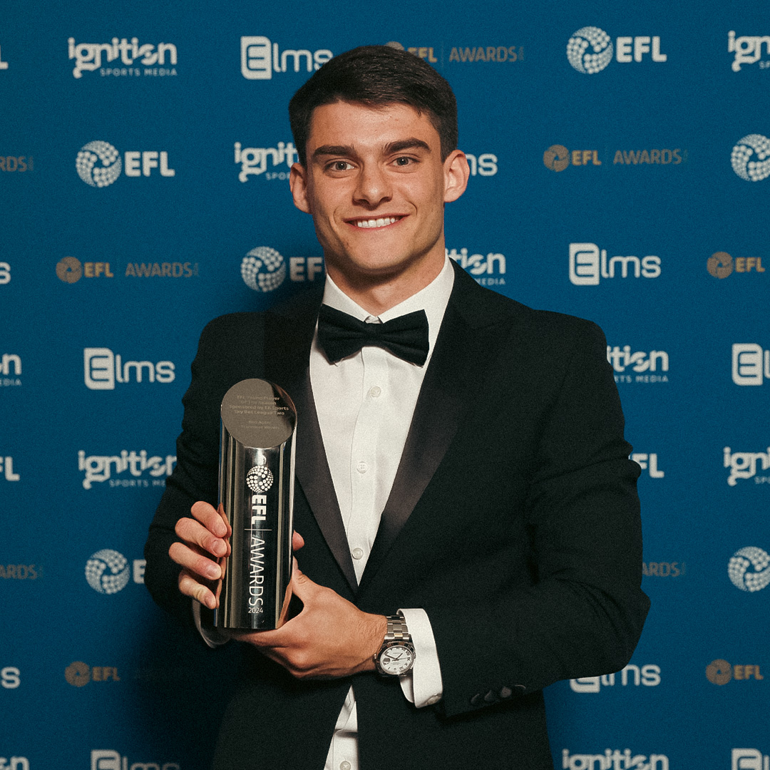 Rob Apter has been awarded the Sky Bet League Two Young Player of the Season award at tonight's #EFLAwards! 🏆 Congratulations Rob! 👏 🍊 #UTMP | @TranmereRovers