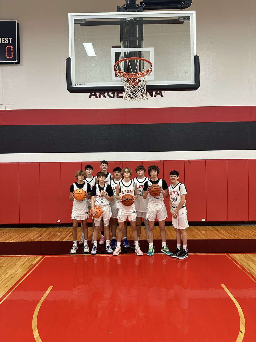 MkeTrailblazers's tweet image. Thrilled with our Milwaukee Trailblazers’ performance at the Prep Hoops Next tournament in Aurora, IL! We went 2-2 this weekend, and both losses were nail-biters, just a bucket away from wins. Proud of our team’s grit and determination! 💪
