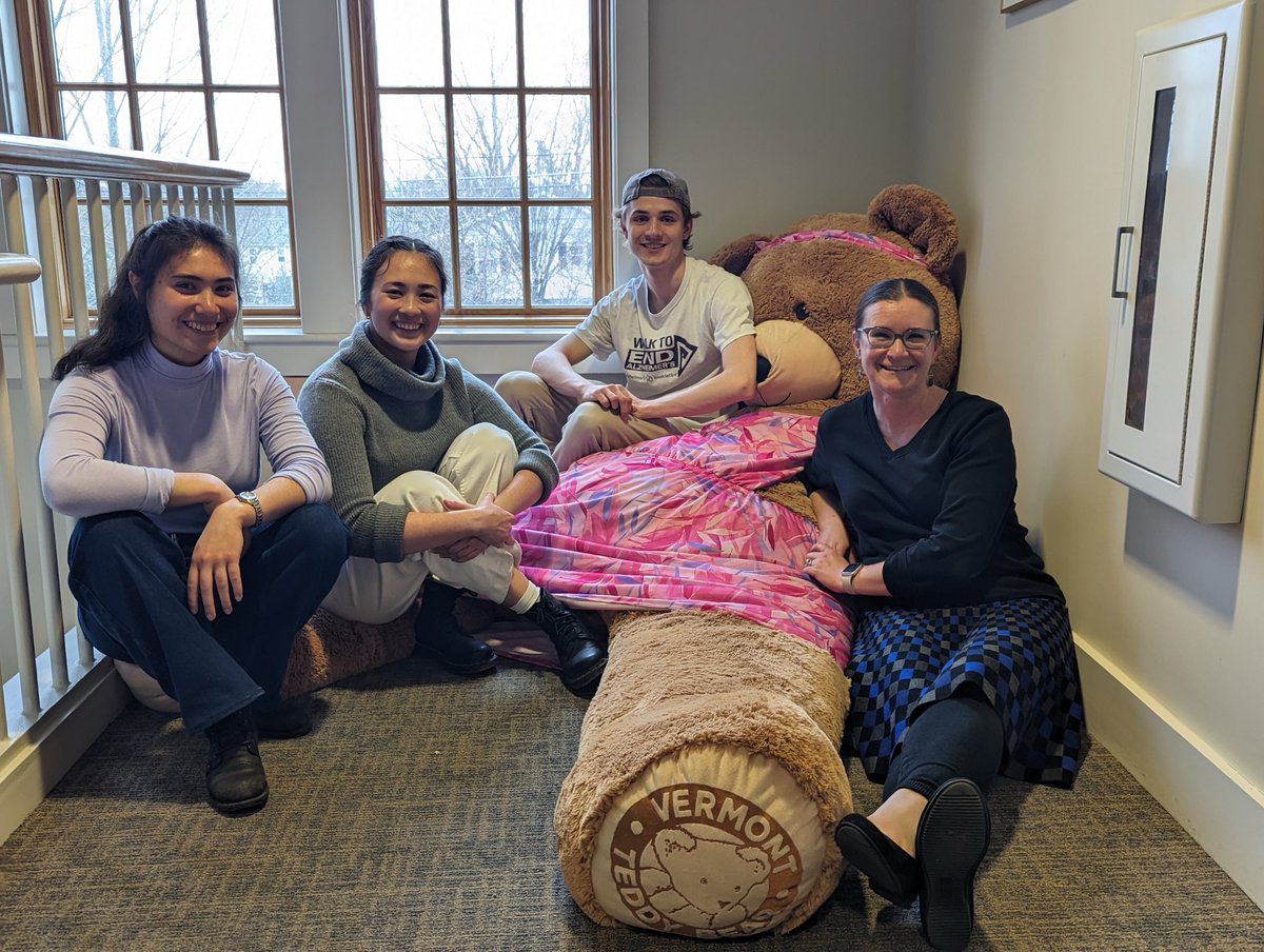 The Heath Lab volunteered at Hope Lodge last week- it was awesome to be in service to those served by ⁦⁦⁦<a href="/UVMcancercenter/">UVM Cancer Center</a>⁩ . And as for the teddy bear? Well, we are UVM Pediatrics after all!! ⁦@UVMMedCenter⁩