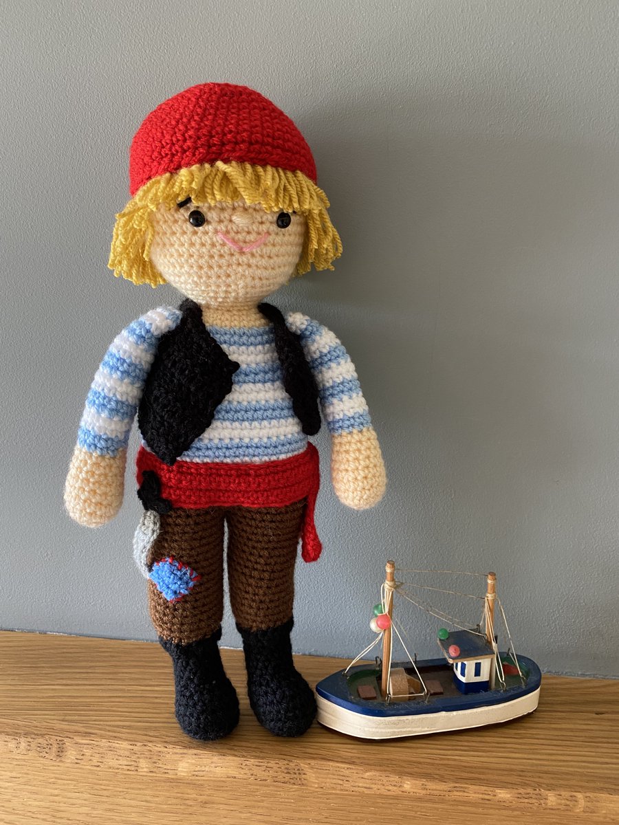 Ahoy there shipmates! This little chap is looking for a new crew to join for fun and adventures 😀🏴‍☠️ bitzas.etsy.com/listing/235537… #craftbizparty #firsttmaster #MHHSBD