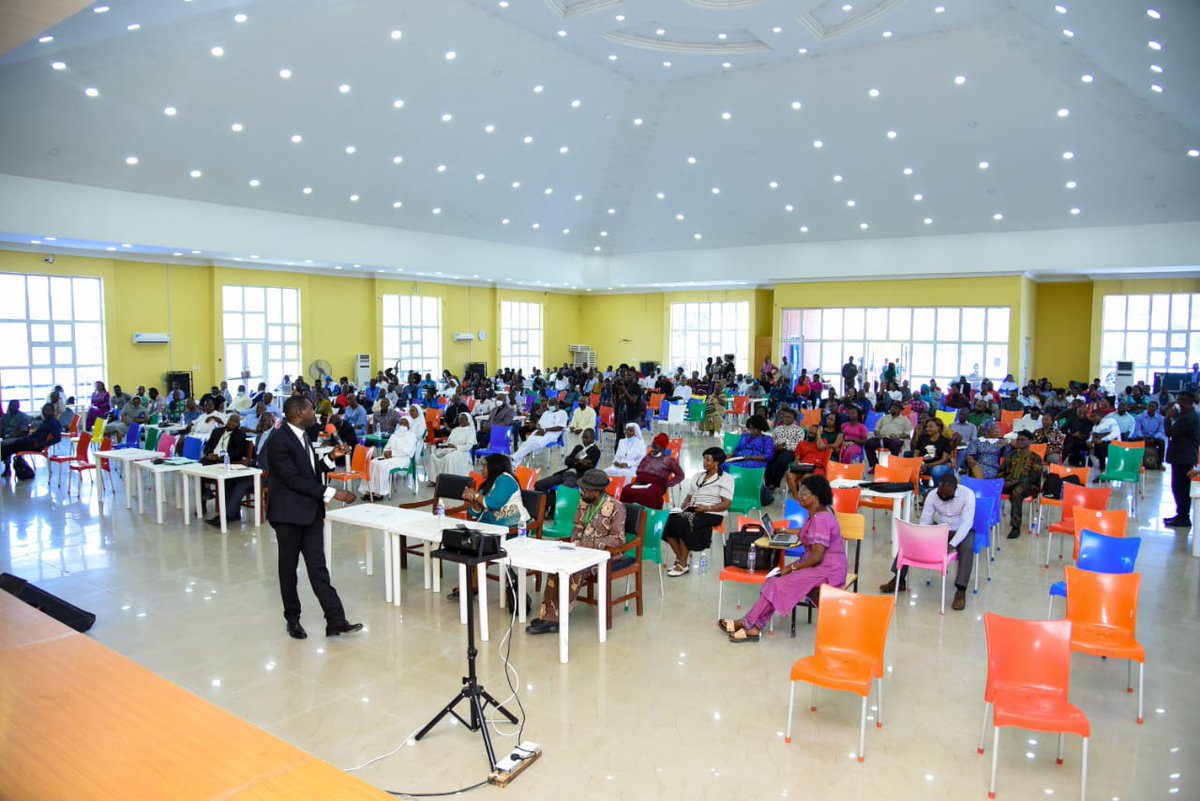 fmgplatform's tweet photo. Throwback to when I was invited to Veritas University Abuja, one of the many opportunities I had to influence the mindset of those who are directly involved in the nurturing of the next generation of leaders. #mentorship #growth https://t.co/qkcLdOcZ7c