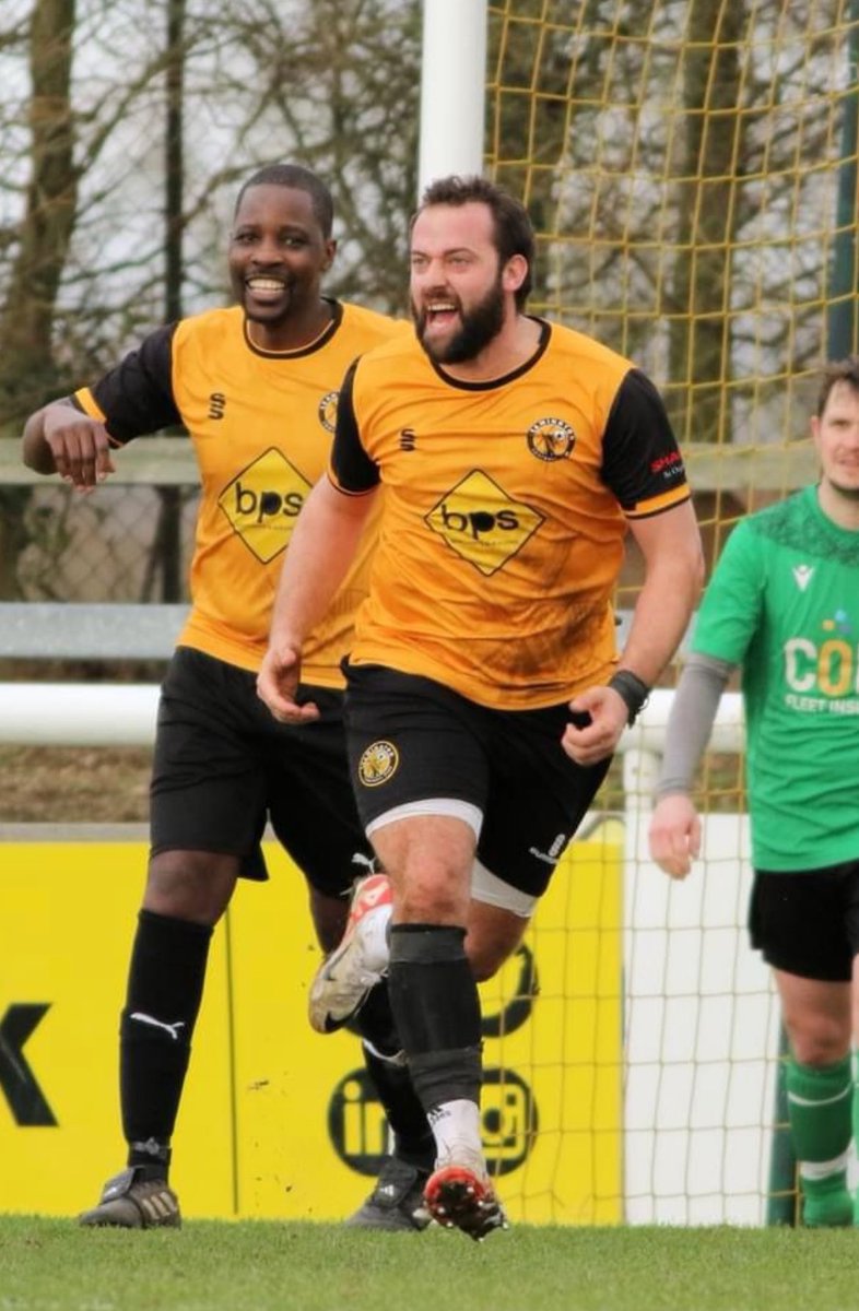 jameskellerflyx's tweet photo. League champions. @LeamingtonFC #utlv https://t.co/FTABB5vmNc