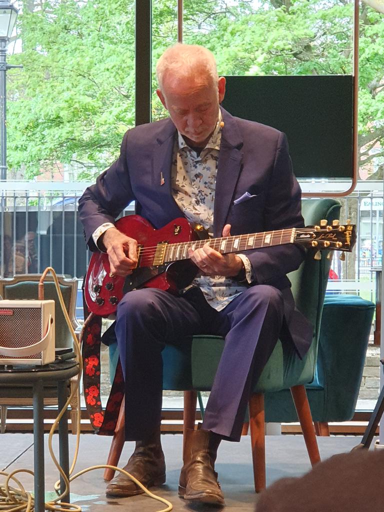 Thanks to @EalingBkFest and @philmanzanera for a very entertaining time this afternoon. Looking forward to reading the book. @Pitzhanger @roxymusic