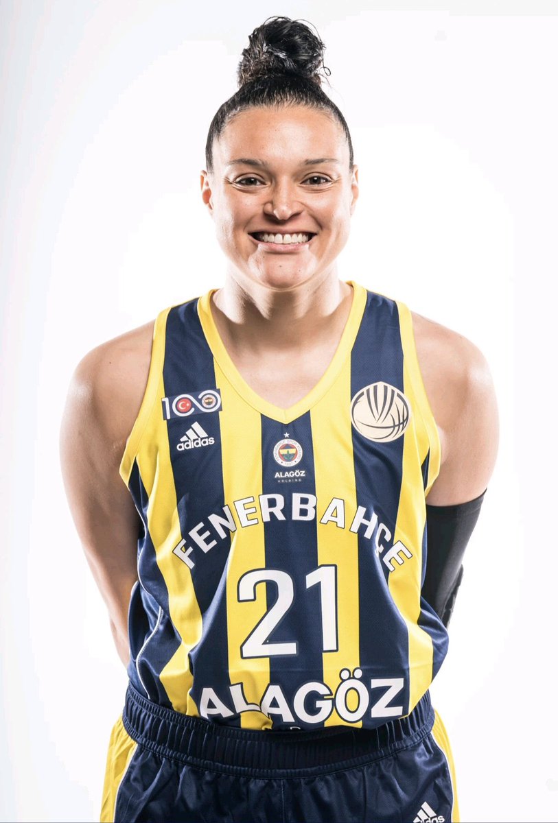 💥🗣️Kayla McBride: 'Çok mutluyum. Aşırı duygusalım. Zor dönemlerden geçtik. Ben 4 yıldır Fenerbahçe'deyim. Damarlarımda Fenerbahçe akıyor. Fenerbahçe'yi çok seviyorum. Yıllardır Fenerbahçe'de emek veriyorum. Kaybettiğimiz zamanlar da oldu. Geri döndük. Çok mutluyuz. Muazzam bir…