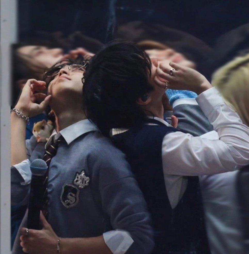 userlinoring's tweet photo. this too could be an insane bl movie poster https://t.co/7BhXQUvmDE