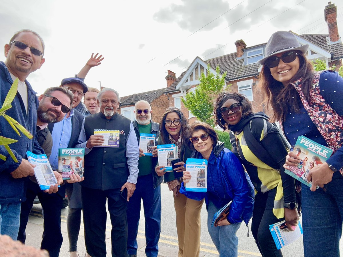 Shazna_Muzammil's tweet photo. Beautiful☀️ afternoon to be out with fellow @Conservatives from @CFoSB_ @cfosl @ConservativeFOP @ahmereenreza @MikeSeamarks 😃 for @pinder_chauhan in Bedford and Kempston. Former 🔴 will be going 🔵 this time after seven years of having a Labour MP.
#WorksForUs
#ToryDoorstep
#ToryCanvass
#Conservatives