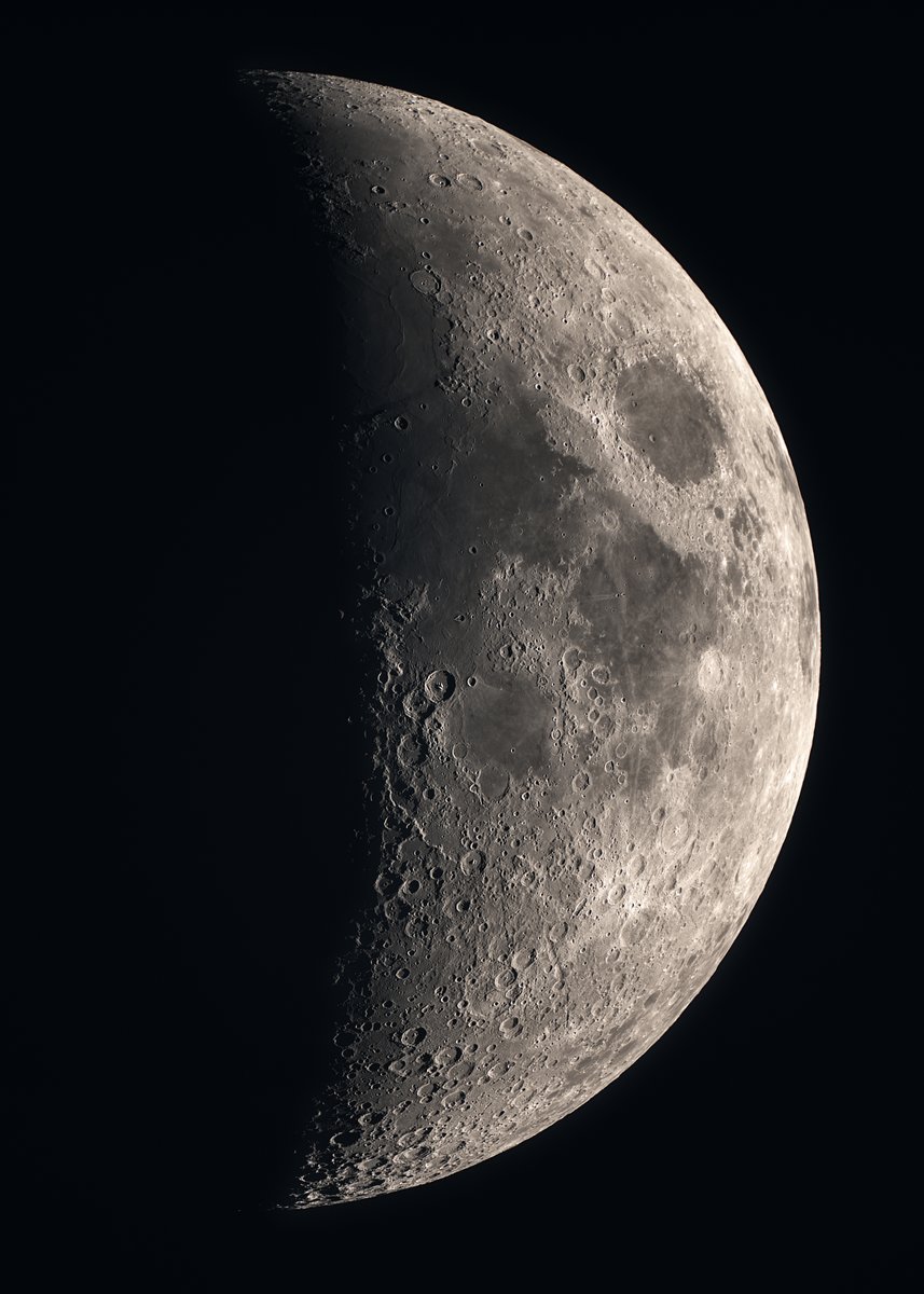 hyman_roger's tweet photo. Sunday evening's 40% waxing crescent Moon. Good seeing making this view look spectacular. Might have to get a larger telescope out for some stunning closeups. @MoonHourSocial #Astronomy #astrophotography @ThePhotoHour https://t.co/8q4DZcpdA9