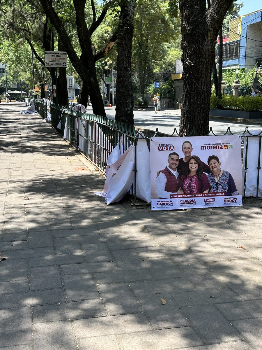 ENorten_TENArqs's tweet photo. #basura #desperdicio #dispendio #contaminación. Esa es su oferta de ciudad? #morena ⁦@GobCDMX⁩ ⁦@Claudiashein⁩ #clarabrugada https://t.co/TctpsOoRcC