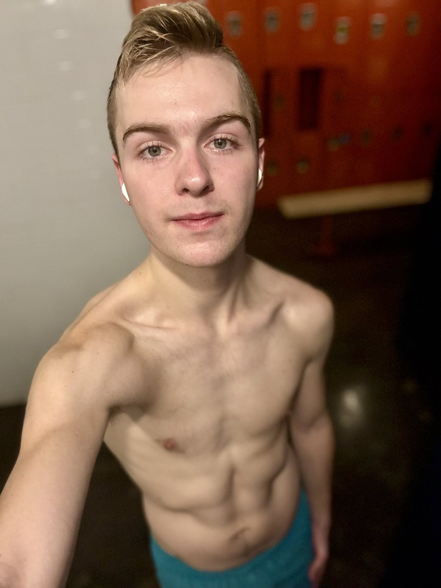 ChadCrimson999's tweet photo. Meet me after I workout, that’s when I’m horny the most. 😈😘 #gymlife #hornyforyou #goodpump #ilikeroughsex https://t.co/9BfHxqI1iv