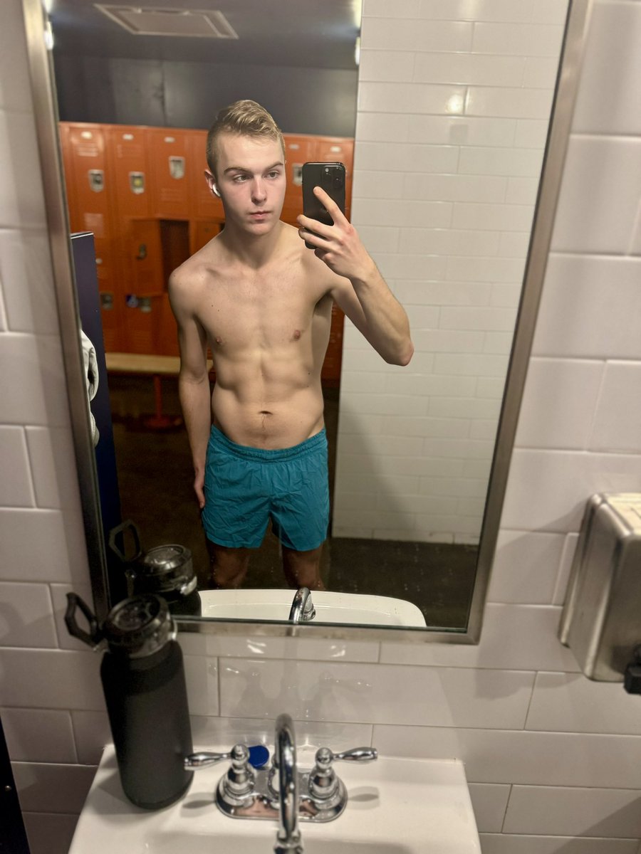 ChadCrimson999's tweet photo. Meet me after I workout, that’s when I’m horny the most. 😈😘 #gymlife #hornyforyou #goodpump #ilikeroughsex https://t.co/9BfHxqI1iv