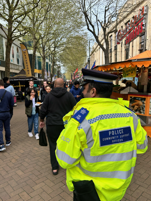 South Norwood SNT were tasked this afternoon with high visibility patrols in Croydon Town Centre. Afterwards, we were back on the ward patrolling ASB hotspots identified by local residents.

#SouthNorwood
#MyLocalMet