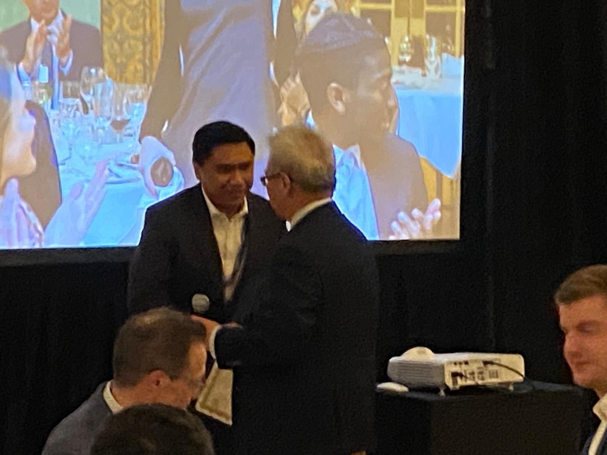 Congratulations to Dr.Karlo Pedro, one of our @UofTSpine Fellows, for receiving the top research prize at the @AOSpineNA Fellows Forum for his paper on machine learning-based cluster analyses to identify phenotypes of DCM patients with distinct clinical profiles and outcomes