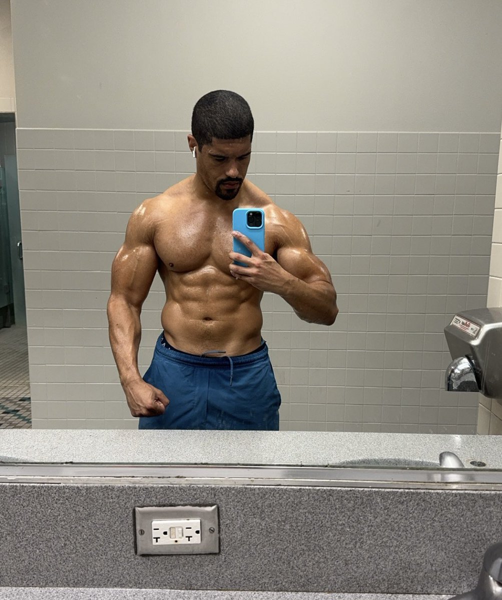 I’ve been working extremely hard this year to get into the best shape of my life and I’m proud of the results. I’m preparing for all of my in ring goals and out of the ring I’m still working towards my goal of being in @menshealthmag or @muscle_fitness one day. Dream big! ✂️