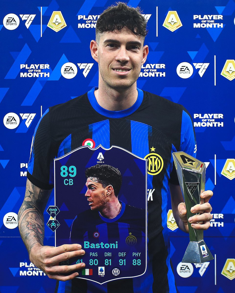 L’MVP di Marzo riceve il premio di @EASPORTSFC Player of the Month 🏆 👏 #FC24 @easportsfcit