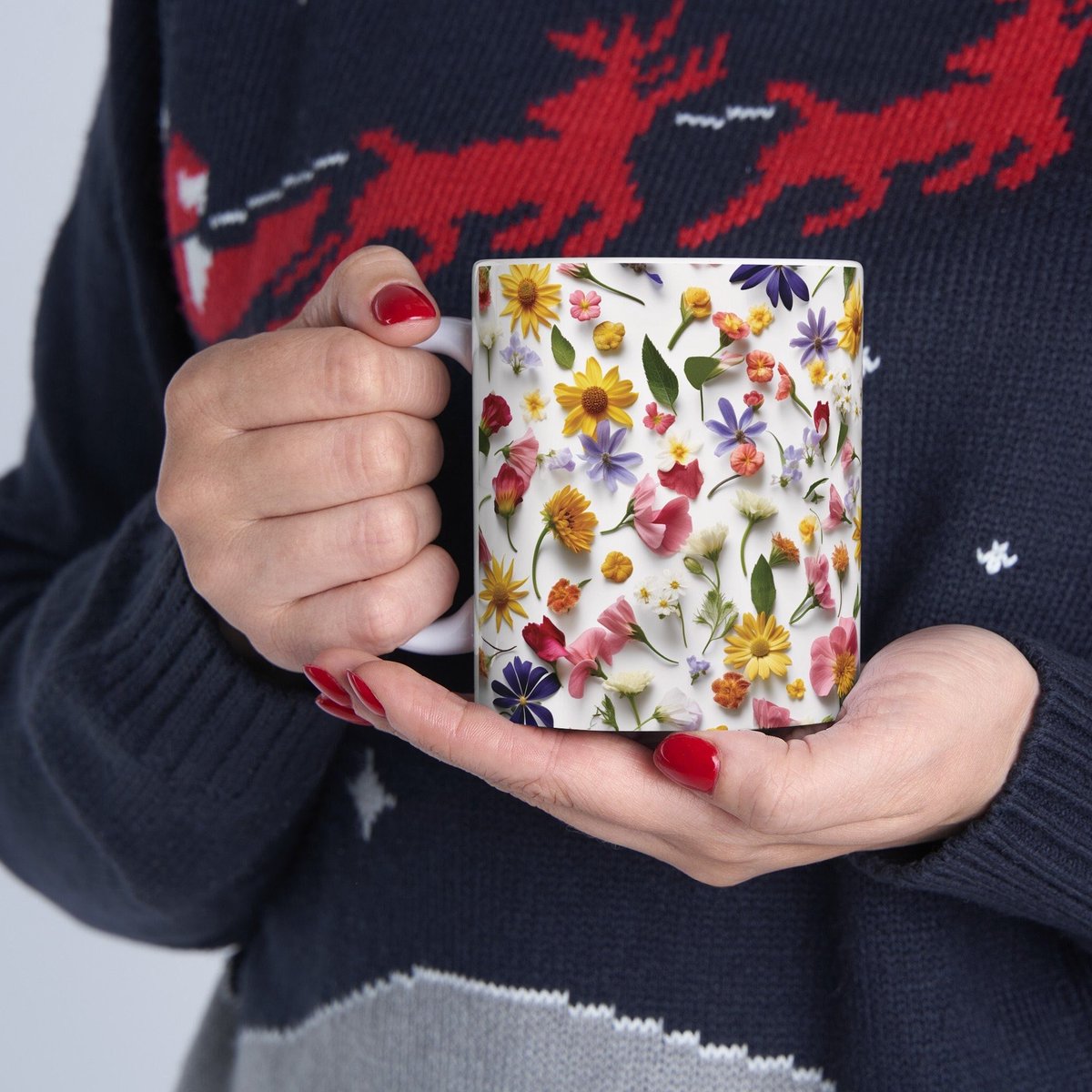 Experience the charm of nature with our Handcrafted Pressed Flowers Mug! 🌼 Perfect for the boho wildflowers enthusiast, this coffee cup brings the essence of spring into your daily routine. #PressedFlowersMug #BohoCottagecore #FloralGift 🛍️ Shop now: mocprintsgalastudio.etsy.com/listing/171343…