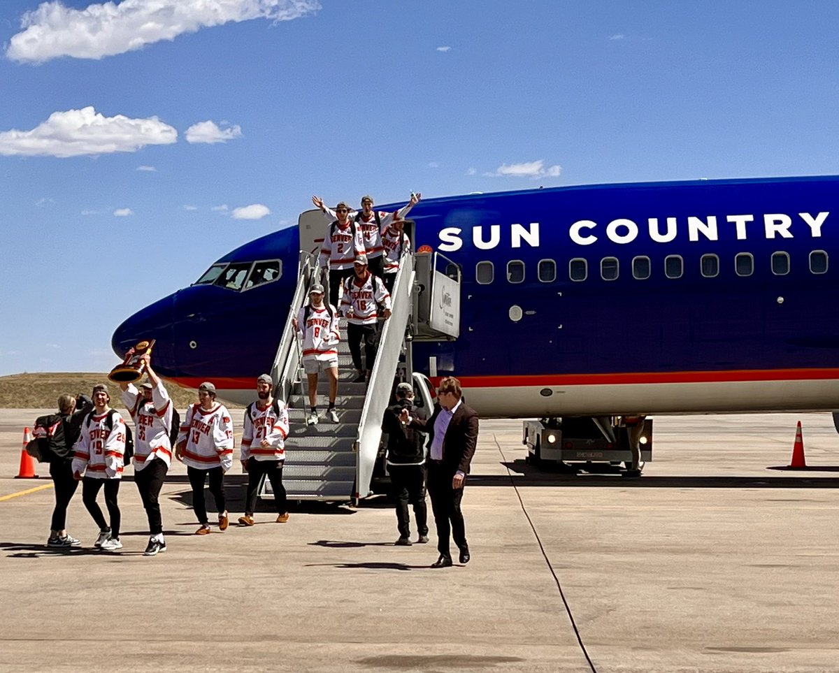 Denver Int'l Airport tweet media