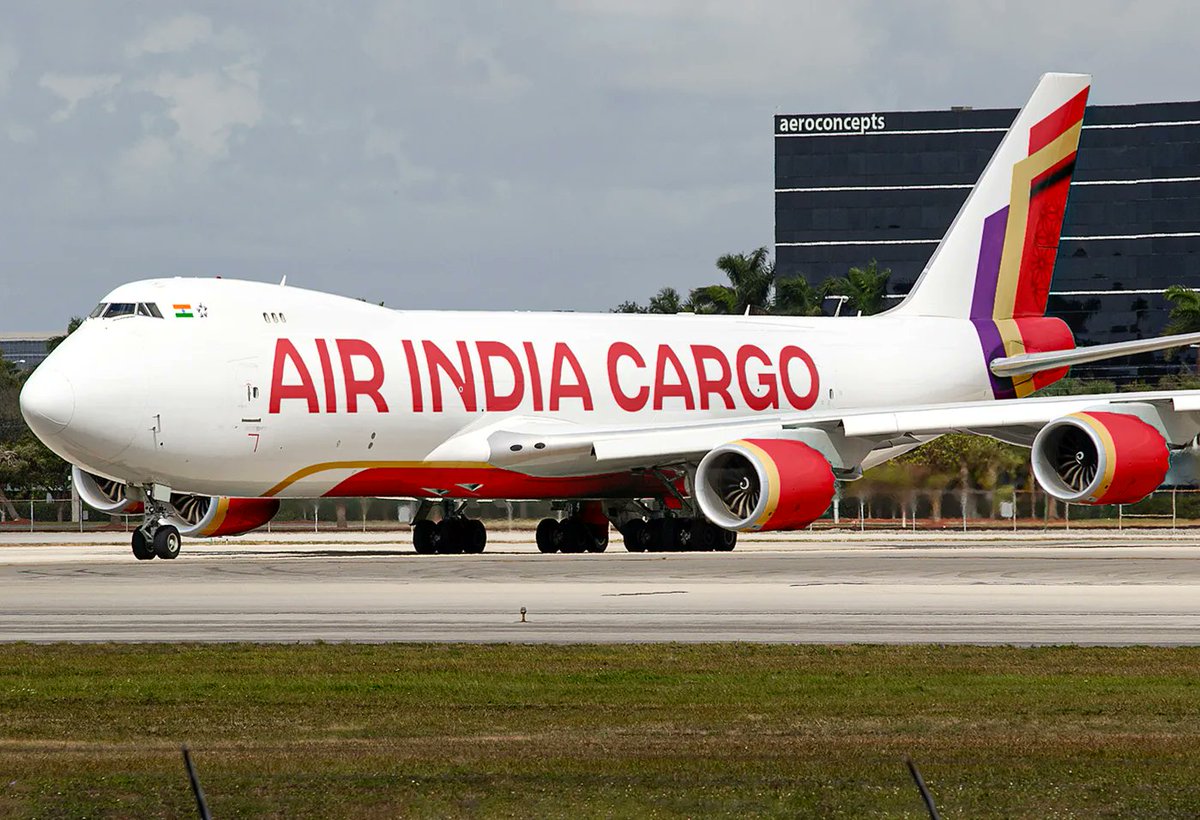 Eagerly waiting for this to arrive in my home country! This year probably? I don't know! Fingers Crossed 🇮🇳 . . . #FlyAI #AirIndia @Boeing @Boeing_In @AAI_Official @DGCAIndia @AviationWeek @htTweets @timesofindia