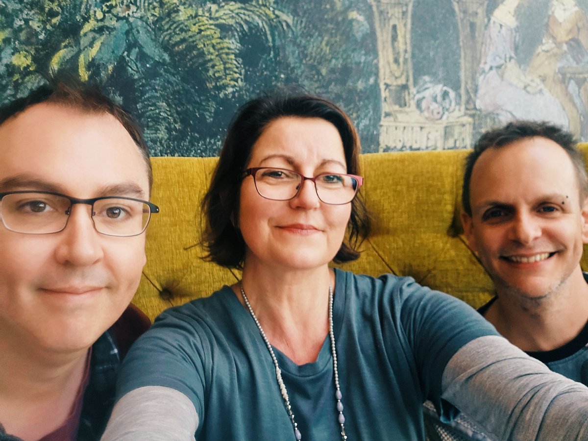 _LisaCherry's tweet image. Afternoon tea at The Grand in Brighton with @AlexanderKempy and @jamie_crabb 

Sunday afternoon indulgence in the loveliest way...