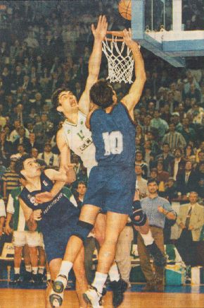 theNBAcircus's tweet photo. Parece que los árbitros de @ACBCOM tampoco tienen muy clara esta regla, verdad @palauresist ? https://t.co/pmEOvqLYvX