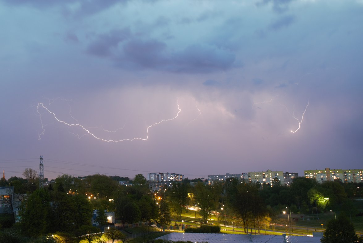 Raz jeszcze dzisiejszy @Sosnowiecmiasto 😍⚡️ fot. Jakub Wyrwas / @jakubauke @IMGW_CMM @IMGWmeteo @MeteoprognozaPL #obserwatorzyburz #pogoda #polska #wiosna