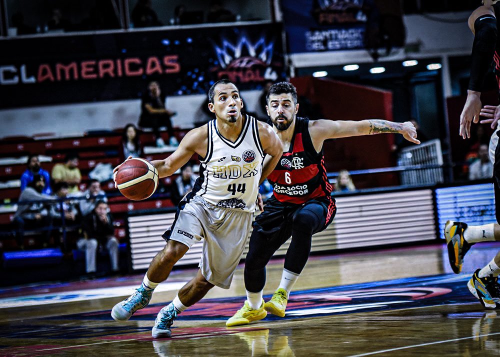 #MexBasquet🇲🇽🏀 En un encuentro lleno de emociones, @halconesdxalapa cayó 87-90 ante @TimeFlamengo en las Semifinales @BCLAmericas. El equipo mexicano jugará hoy por el 3er lugar contra Hebraica Macabi a las 15:40h. ¡Sigamos apoyando💚🤍❤️ + 💛💜🦅= 🇲🇽! youtube.com/live/GFXh3qgBC…