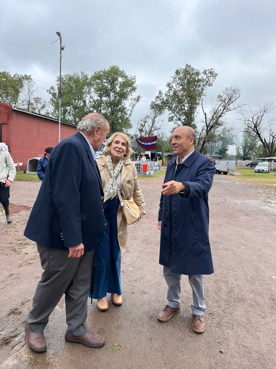 CARBAP_ARG's tweet photo. #ExpoSuipacha
Jorge Arocena, Vicepresidente 2do de #CARBAP dio por Inaurada la
📍Expo Rural de Suipacha 🐄
Desde #CARBAP acompañamos a las muestras productivas de Buenos Aires y La Pampa 🤝
#SomosCARBAP #EquipoCARBAP
#ExpoRurales #ExposCARBAP https://t.co/IhVtP9zhTU