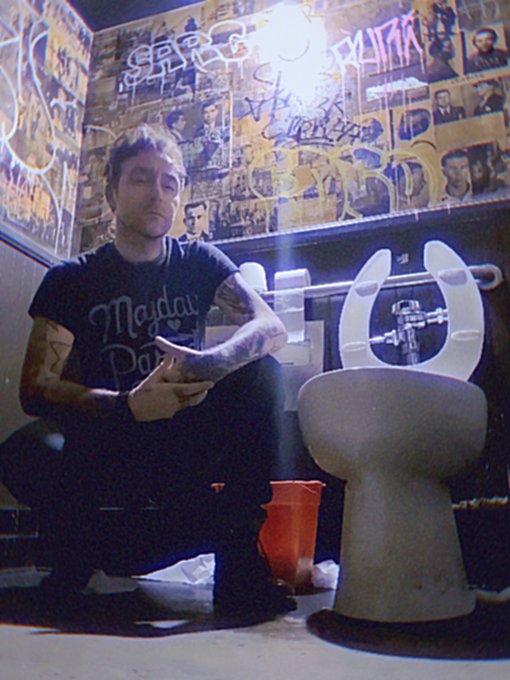 🚽🧻 https://t.co/EmD1HrZPg7<a href="/tag/spiderman2"class="tags"><span>#spiderman2</span></a>