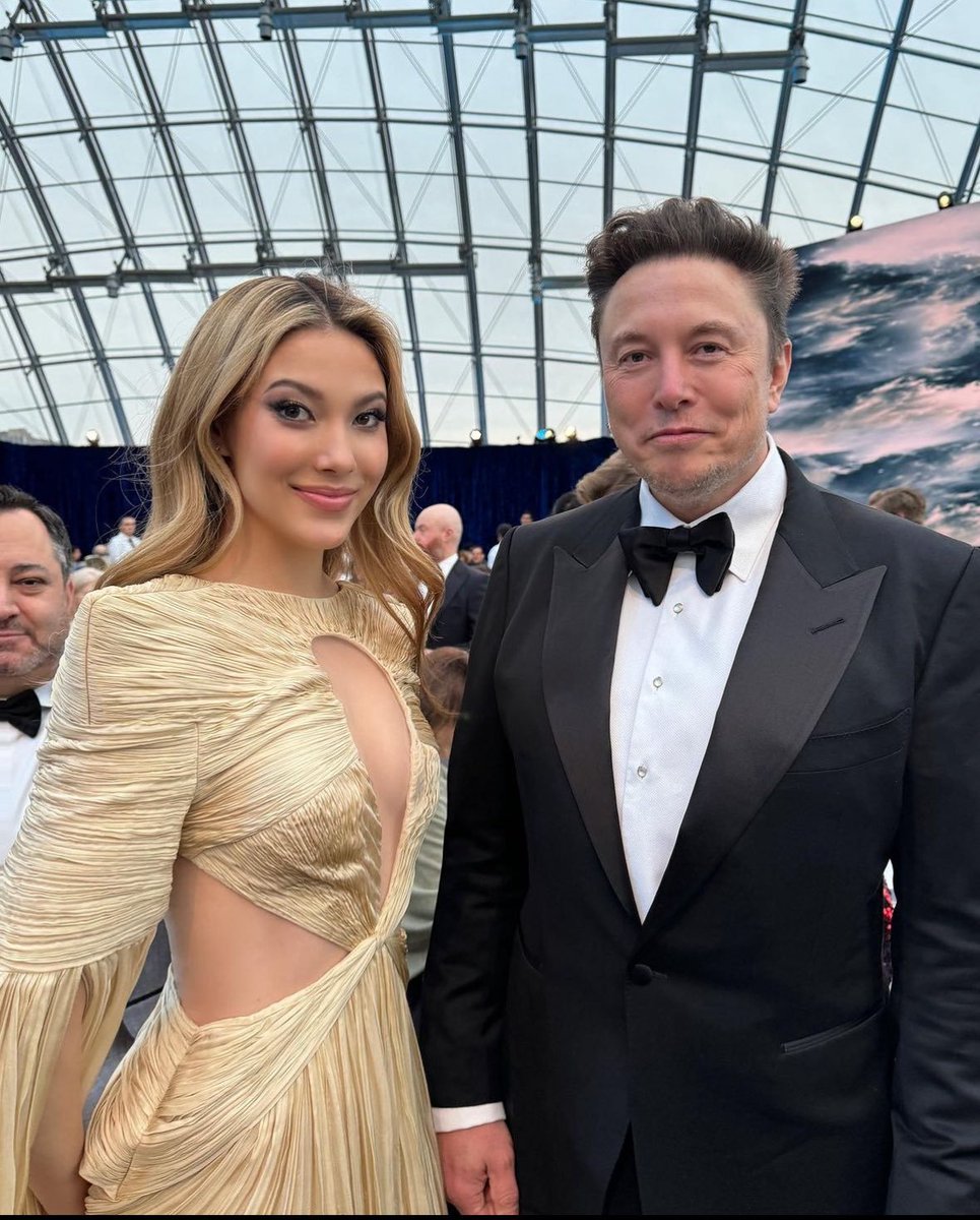 TeslaBoomerMama's tweet photo. With Eileen Gu https://t.co/GW4WJxPgB6