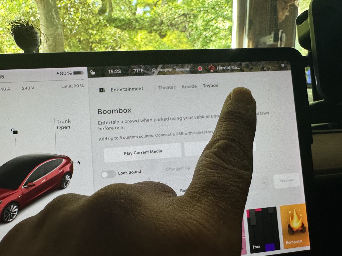 hnwillis's tweet photo. ⁦@elonmusk⁩ can we get an AI Browser Tab up here too?  That would be amazing. ⁦an assistant like voice called #teslaoptimus would be great too so we can always get a response to questions on the road like a Note Pad @Tesla⁩ @tesla https://t.co/j9ThsfNRvJ