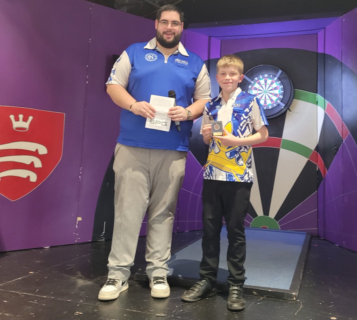 KingArthur180's tweet photo. Last game of the season and a  great 7-6 win for Suffolk! Pleased to win my game 3-1, a 140 checkout and MOM with a 21.61 average 🎯 @YouthSudbury @Stowdarts @lorraine180  @sidekick4sports @sevenasset  @TargetDarts @TargetElite1 https://t.co/xvKdUACjOl