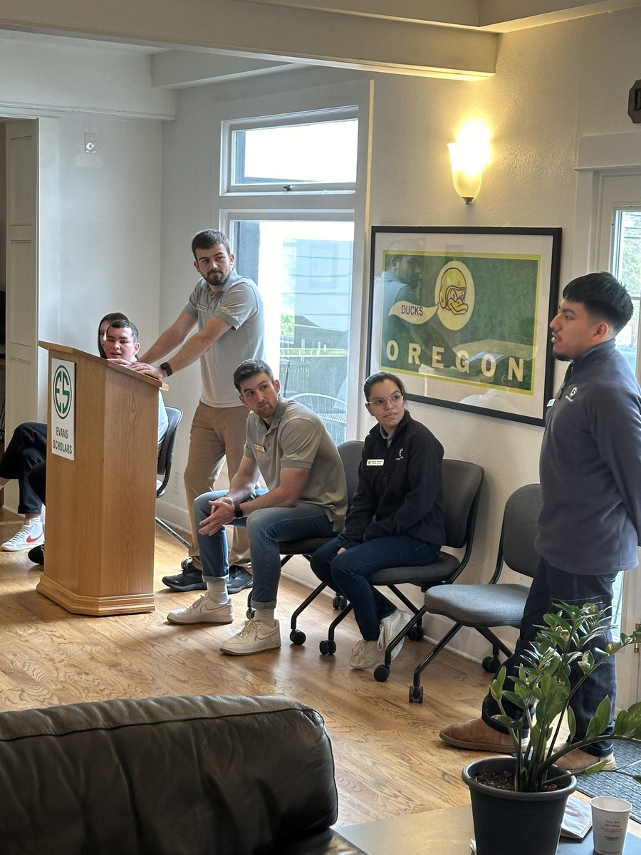 .<a href="/uoregon/">University of Oregon</a> .<a href="/WGAESF/">WGAESF</a> .<a href="/UOAlumni/">UO Alumni</a> .<a href="/GoDucks/">GoDucks</a> .<a href="/UOorientation/">UO Orientation</a> Having a GREAT time WELCOMING our future Evans Scholars to the University of Oregon!! Wonderful to meet these new scholars &amp; their families! Cannot wait to see you this summer at IntoDUCKtion &amp; in the this fall!!