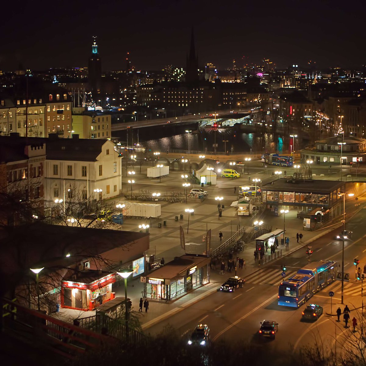 Alla stora städer av rang har infrastrukturprojekt som aldrig borde blivit av… Malmö har Öresundsbron, Göteborg Västlänken, Umeå rivningen av Apberget och Stockholm har nya slussen… saknar henne så fucking mycket #SLUSSENSÖNDAG