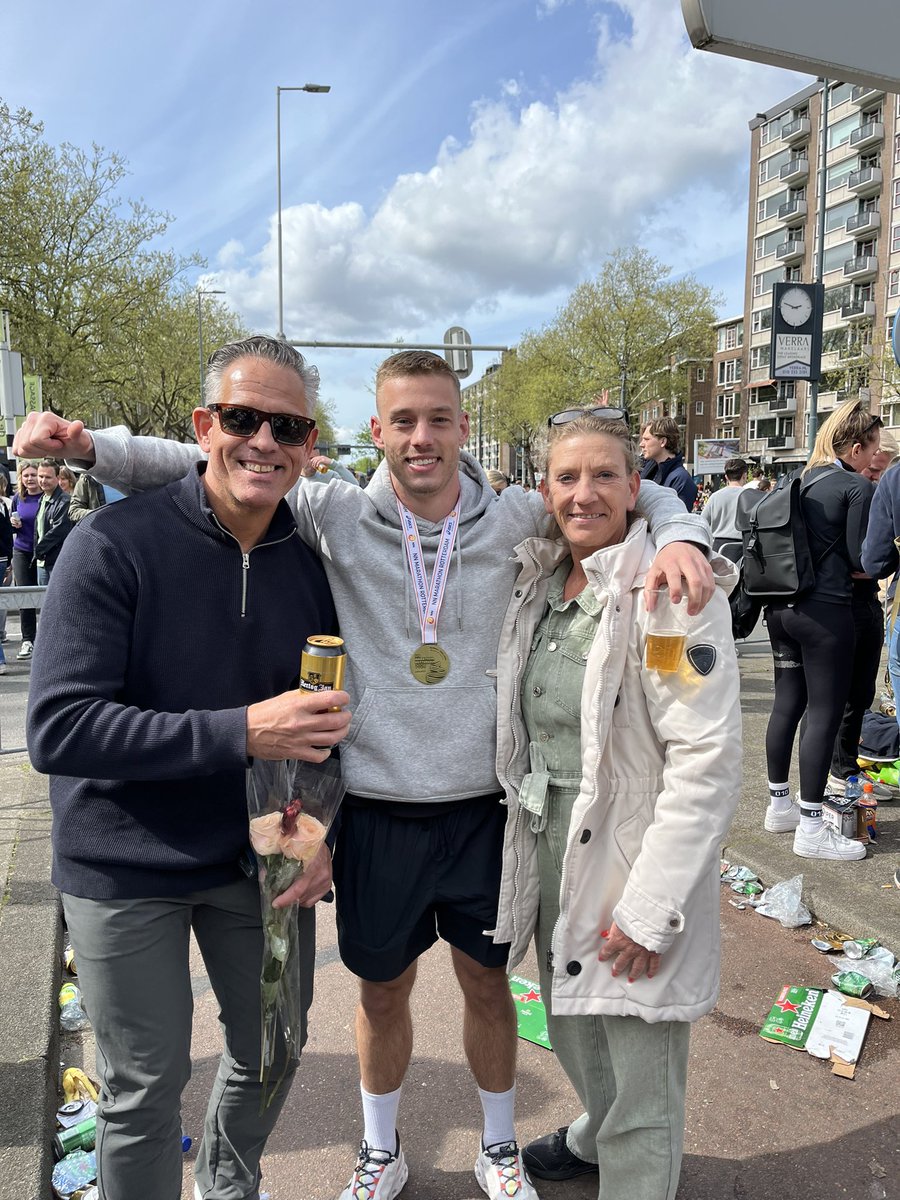 Zo trots op m’n binkie. 1e marathon gelopen in 3.32 en januari pas gestart met trainen. Super trotse mama