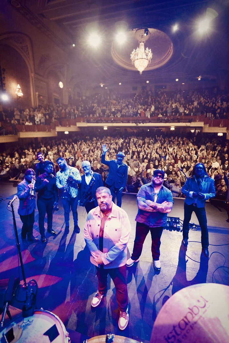 Waukegan! ⛵️ Thanks for a fun Friday night at the @GeneseeTheatre 💃 We’ll see you next time! 📸 @habanamenex #TheMavericks #WorldTour24 #TheMavericksLive