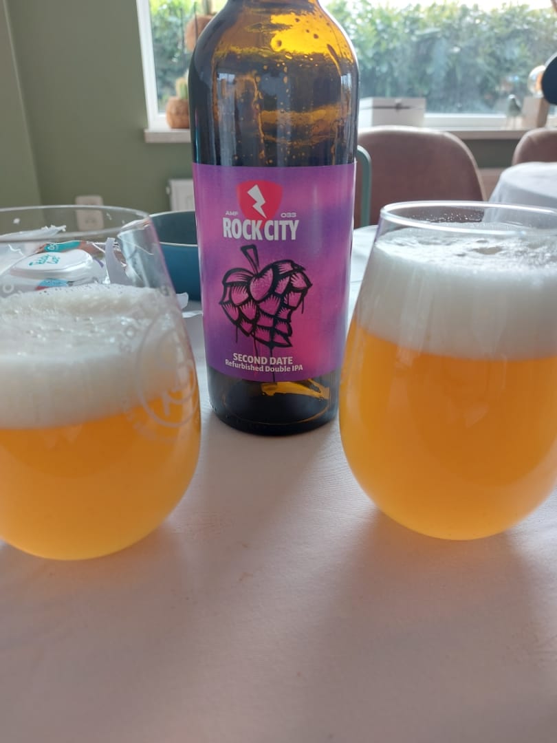 Rockcity | Second Date

After the first date a few months ago, I decided to go back. The second date was even better. Awesome double IPA, with a different blend of hops. Fruity, bitter, citrusy deliciousness. Highly recommend!

ABV 7,5% | IBU 40 | EBC 15

#Cheers #craftbeer #beer