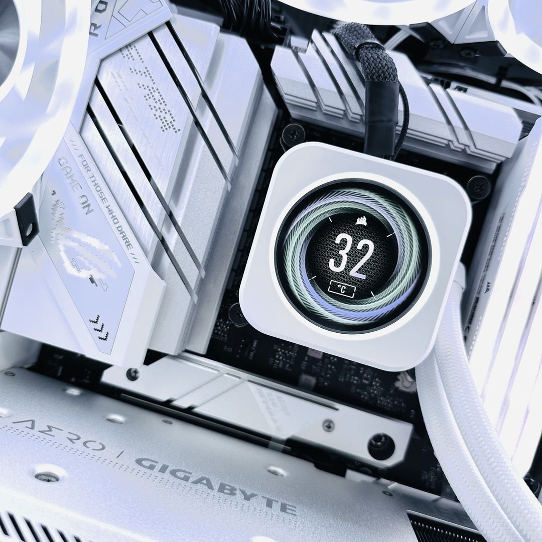 How cool is your PC? 🌡️

📸: mrit_pc via IG