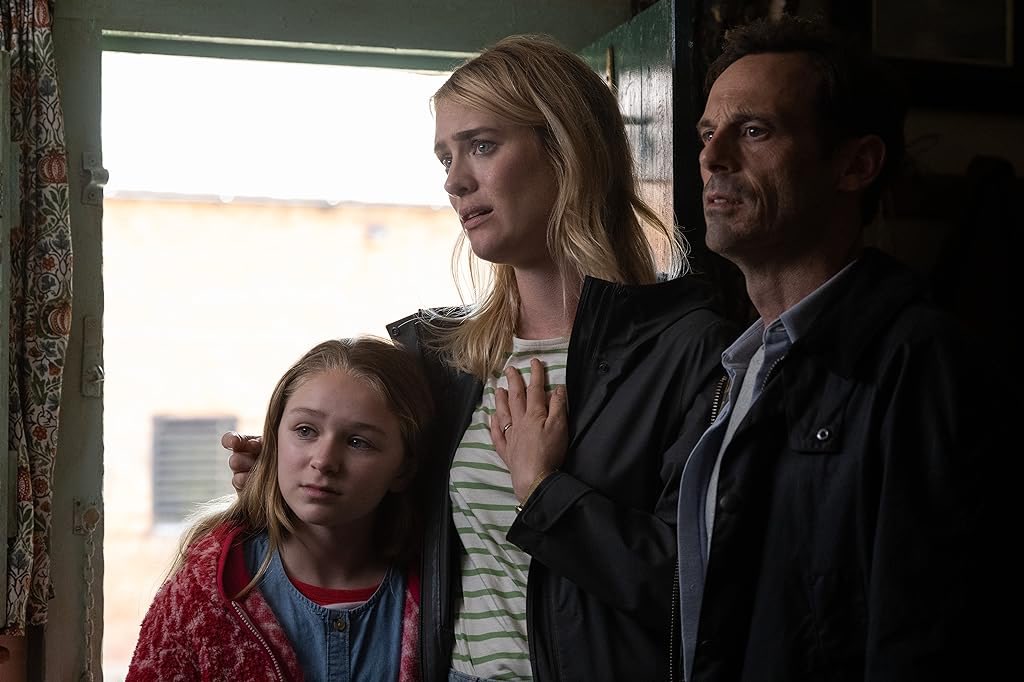 OneMackenzieCan's tweet photo. Mackenzie Davis #mackenziedavis #onemackenziecan #speaknoevilmovie2024 #trailer #movie #horror @blumhouse @UniversalPics #jamesmcavoyrealdeal #jameswatkins #aislingfranciosii #scootmcnairy https://t.co/qSq9mzjJHi