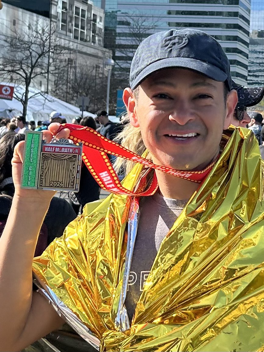 CraigHerreraTV's tweet photo. Beautiful day to run the #jerseycityhalfmarathon! #weatherdude #running Time to rest for my new shift, 6-9am ET Monday-Friday on @foxweather ππ½ https://t.co/L4tQ91LuYA