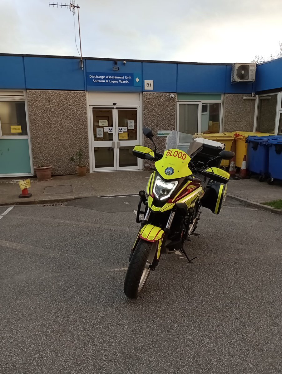 Tonight it was the turn of volunteer Matthew W on B11 to collect samples for testing at the main laboratories in Plymouth.

#thisiswhatwedo #bloodbikes #charity #volunteersmakeadifference  #supportingthenhs💙 #bloodsamples