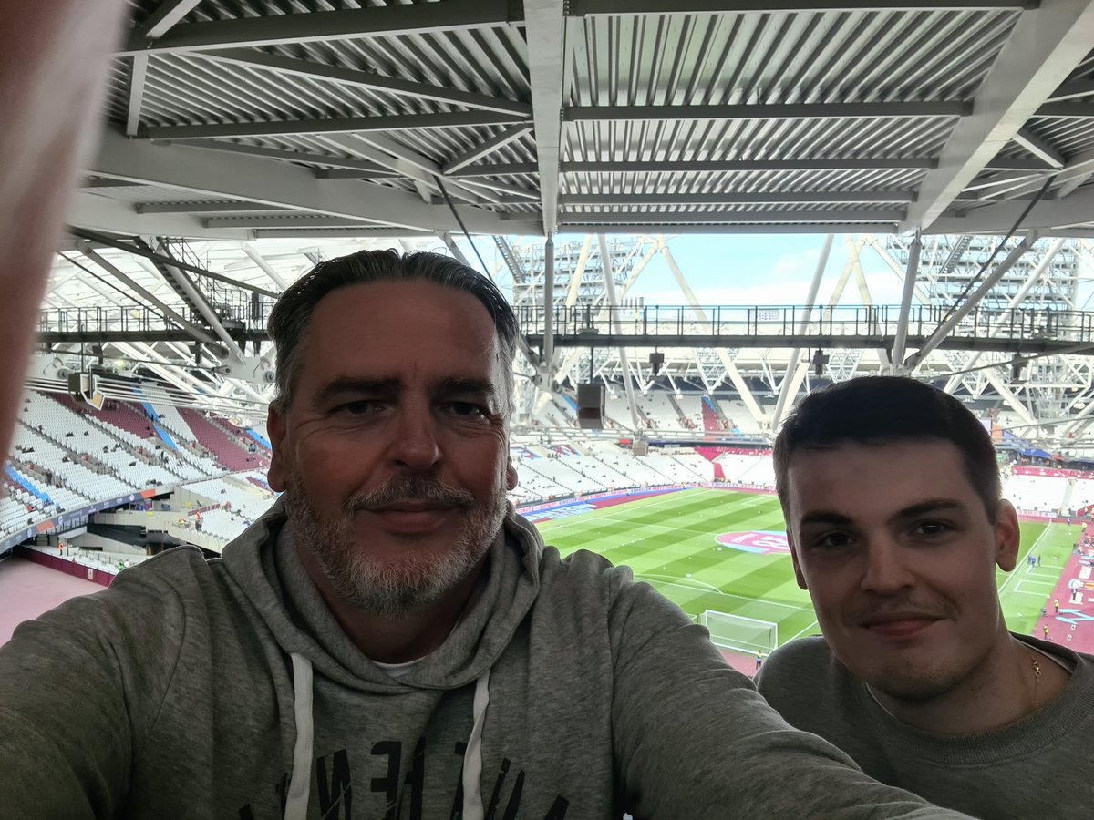 daaveyboy's tweet image. #alwaysbelievingneverexpecting up the Fulham ⚫️⚪️#ffc