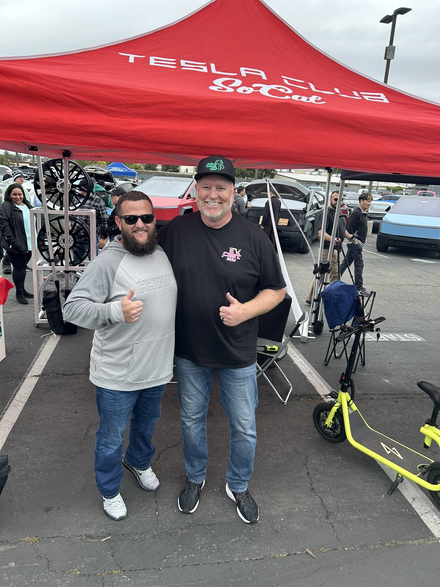 FthePump1's tweet image. Well look who made an appearance at #EVFEST2024, none other than the @BeardedTesla himself! Always great running into Justin and never expected to see him so far west! Thanks for coming out and helping @evject bring their @cybertruck!