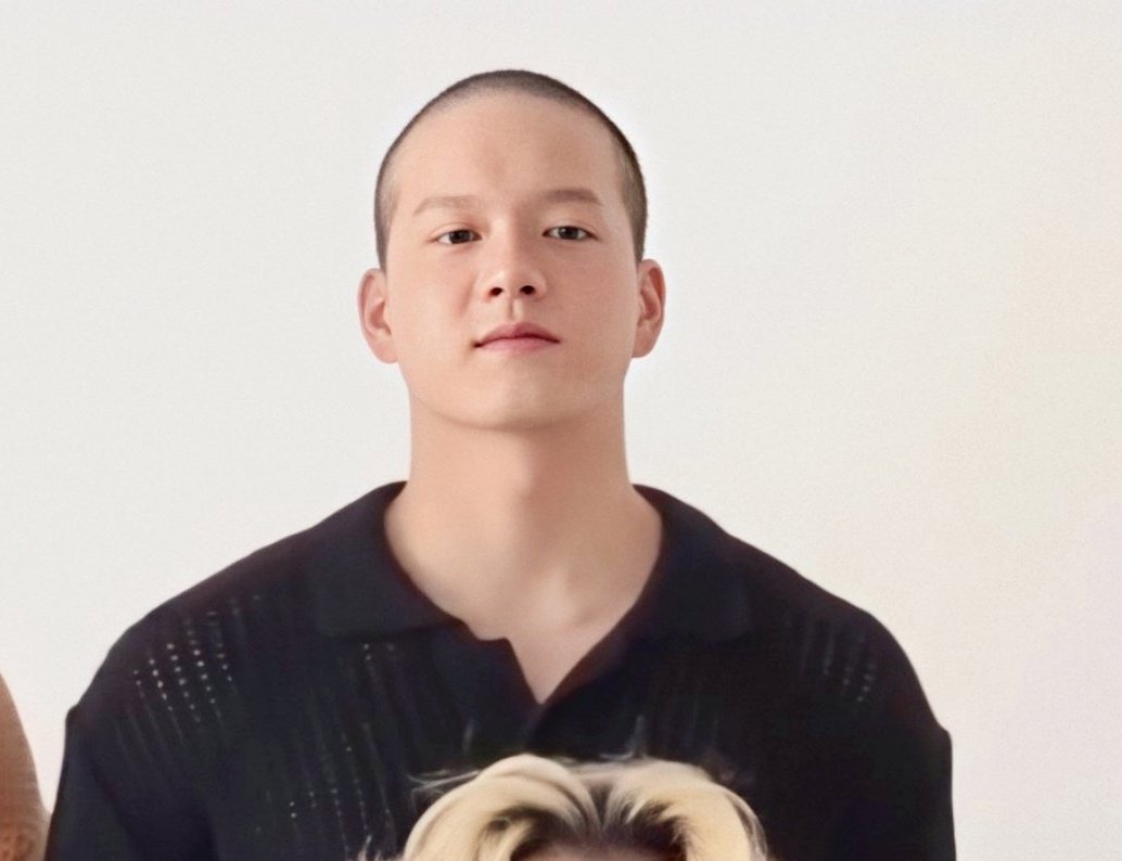 TESTADASEI's tweet image. SHIN PENIEL, esse sim é o primeiro idol que sustentou o conceito careca e sustenta ate hj!