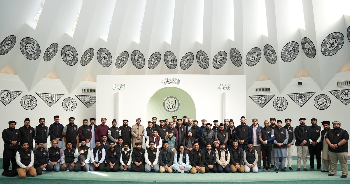 National Leadership (National Amila) of Ahmadiyya Muslim Youth Association Canada had an audience with Respected 𝗦𝗮𝗵𝗶𝗯𝘇𝗮𝗱𝗮 𝗠𝗶𝗿𝘇𝗮 𝗪𝗮𝗾𝗮𝘀 𝗔𝗵𝗺𝗮𝗱 𝗦𝗮𝗵𝗶𝗯 on April 13, 2024 at Mubarak Mosque, Islamabad, Tilford, England.

#Ahmadiyya #MuslimYouth