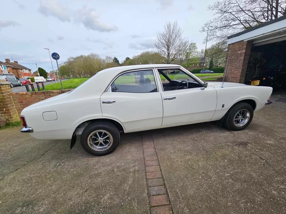 BarnFindsUK's tweet photo. Ad:  1972 Ford Cortina MK3 2000GT 😎
On eBay here -->> https://t.co/VlgDbXdn9j 

 #FordCortina #FordClassic #CarRestoration #OldSchoolCool #fordfans https://t.co/id8S6YCfUV