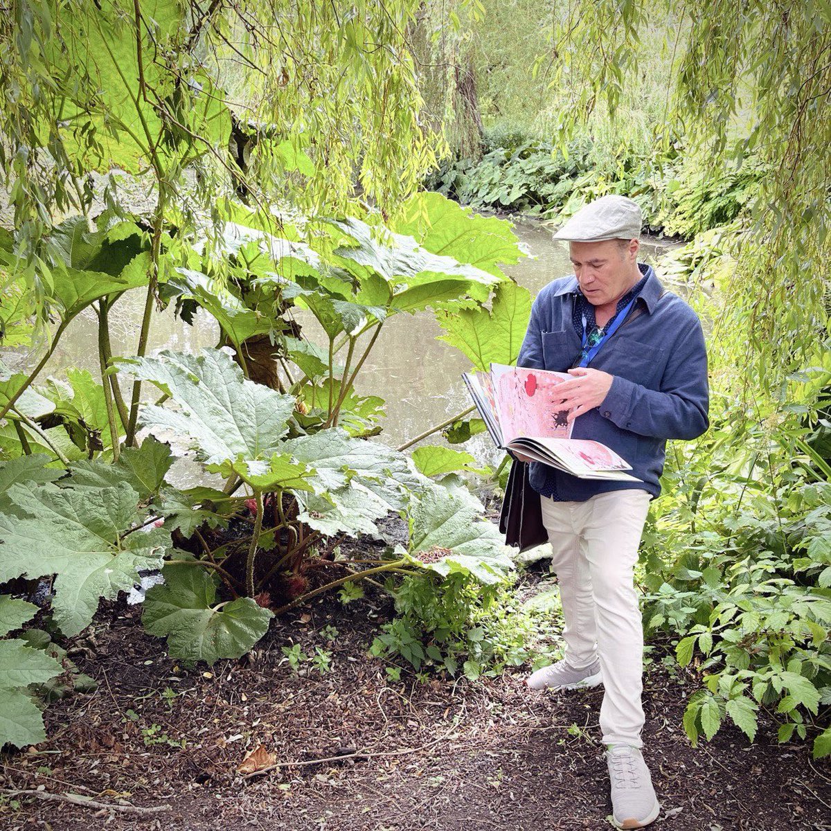 “Sunday clears away the rust of the whole week.” (quote by Joseph Addison) #NatureTwitter #botanicalgardens #thebigbookofblooms #SundayMorning