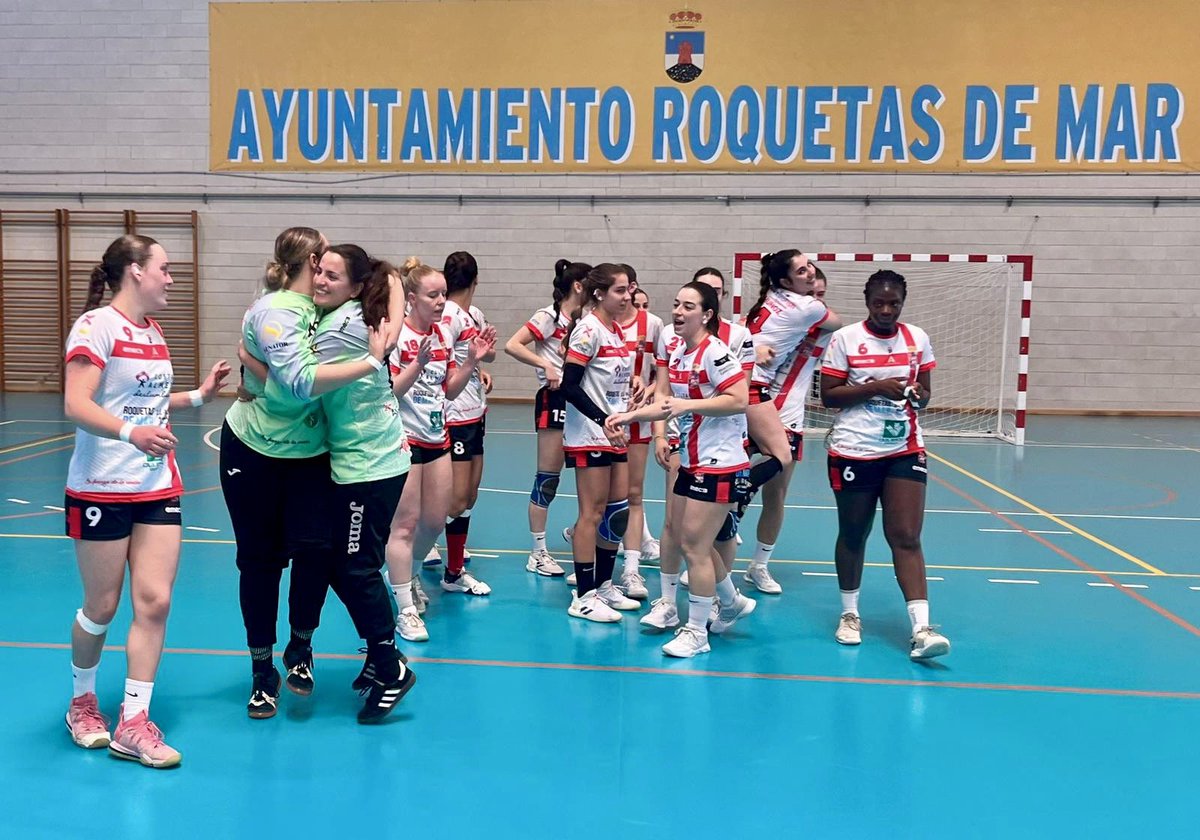 ¡Un punto que vale ORO! <a href="/Costa_Almeria/">Costa de Almería</a> <a href="/AytoRoquetas/">Ayto Roquetas de Mar</a> empata ante un gran <a href="/CbmZuazo/">Club Balonmano Zuazo</a> (21-21), que llegaba a tierras almerienses coliderando la División de Honor Oro.

Las almerienses cogen fuerza para el tramo decisivo que les espera en su lucha por la permanencia 

¡Vamos Almeria!