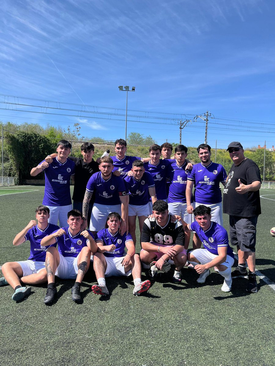 EG_PITBULL's tweet photo. Otros 3 puntos más para los Pitbull!!!🐺💜🤍. 3-1 frente a Geimu. Nos ha costado materializar las ocasiones pero aun así nos llevamos los 3 puntos.
A POR LA LIGA, VAMOS EQUIPO!🤬💜

Goles:
@daavidgordilloo ⚽️
@Pablorodrguezz1 ⚽️
@mariosnch3z ⚽️ https://t.co/It1ntfx4fs