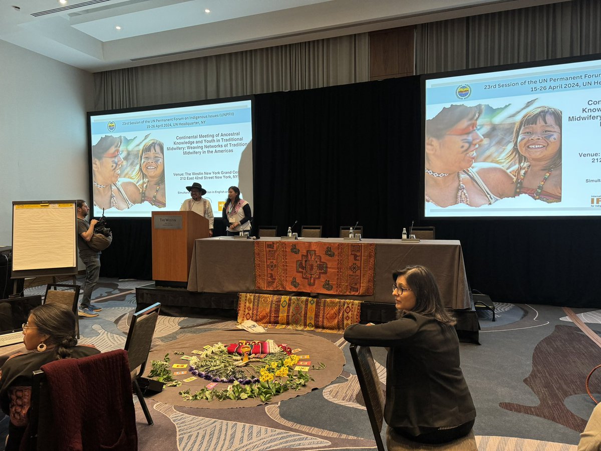 En #NYC, el DG <a href="/INPImx/">INPI</a>, Lic. <a href="/DEELAYUUK/">Adelfo Regino Montes</a> anuncia, en Encuentro Continental de Conocimiento Ancestral y Partería Tradicional, que México creará una mesa de diálogo interinstitucional para reconocer la medicina tradicional en el sistema de salud, articulada c/ <a href="/OPSOMSMexico/">OPS/OMS México</a> <a href="/opsoms/">OPS/OMS</a>