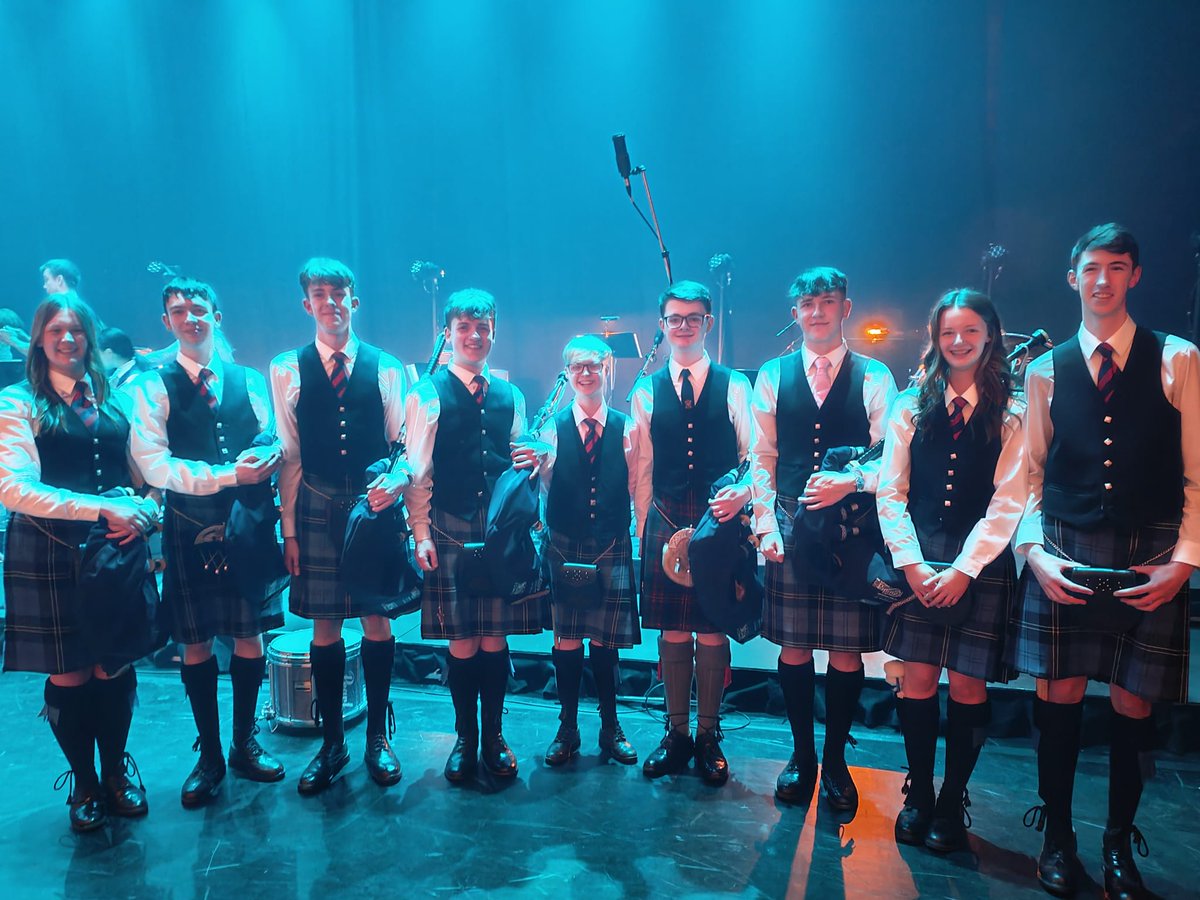 Huge congratulations to members of the Renfrewshire Schools' Pipe Band who performed @perthconcerthal with the National Youth Pipe Band of Scotland on 14/04/24 👏🎶🏴󠁧󠁢󠁳󠁣󠁴󠁿 BRAVO!!