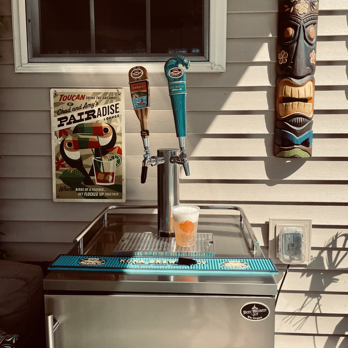 Ctgilstad's tweet photo. Officially opened up the patio today #liquidaloha
#bigwave https://t.co/BTbG5i9hYG